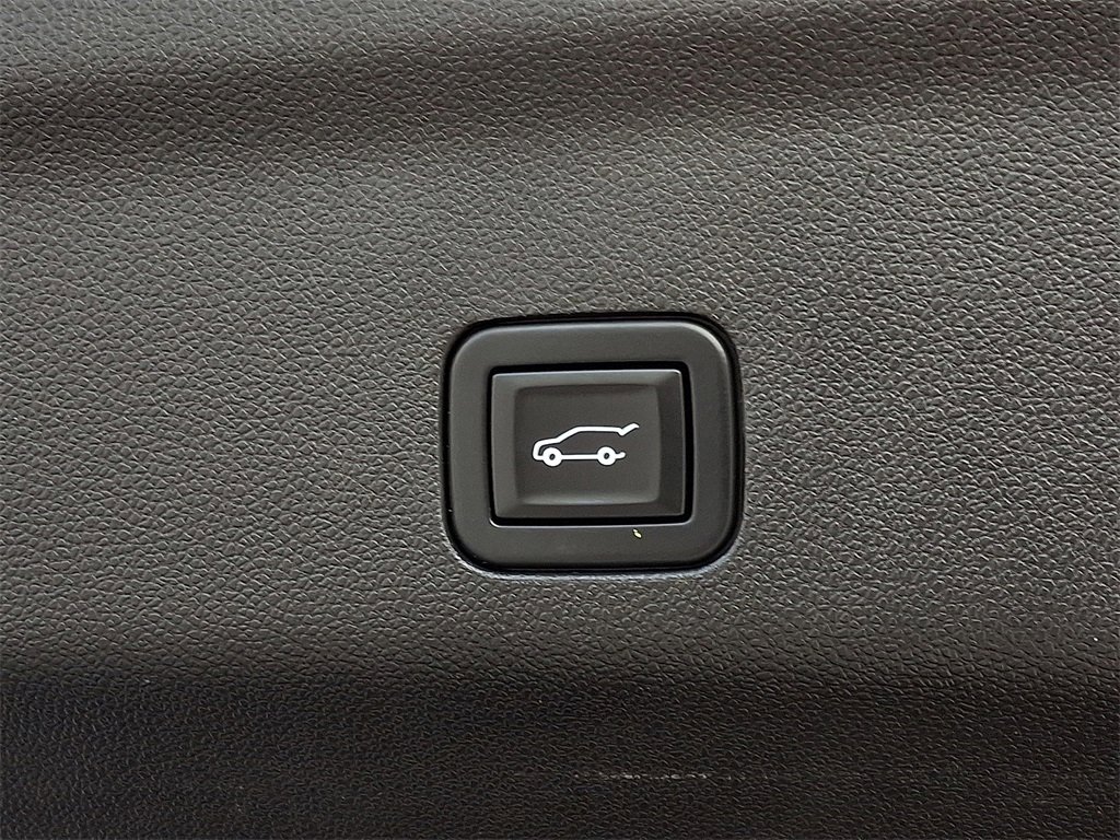 Used 2021 GMC Yukon Denali w/ Denali Ultimate Package image 32