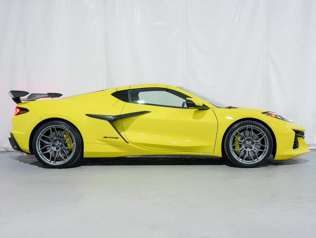 Used 2023 Chevrolet Corvette Z06 RWD image 7