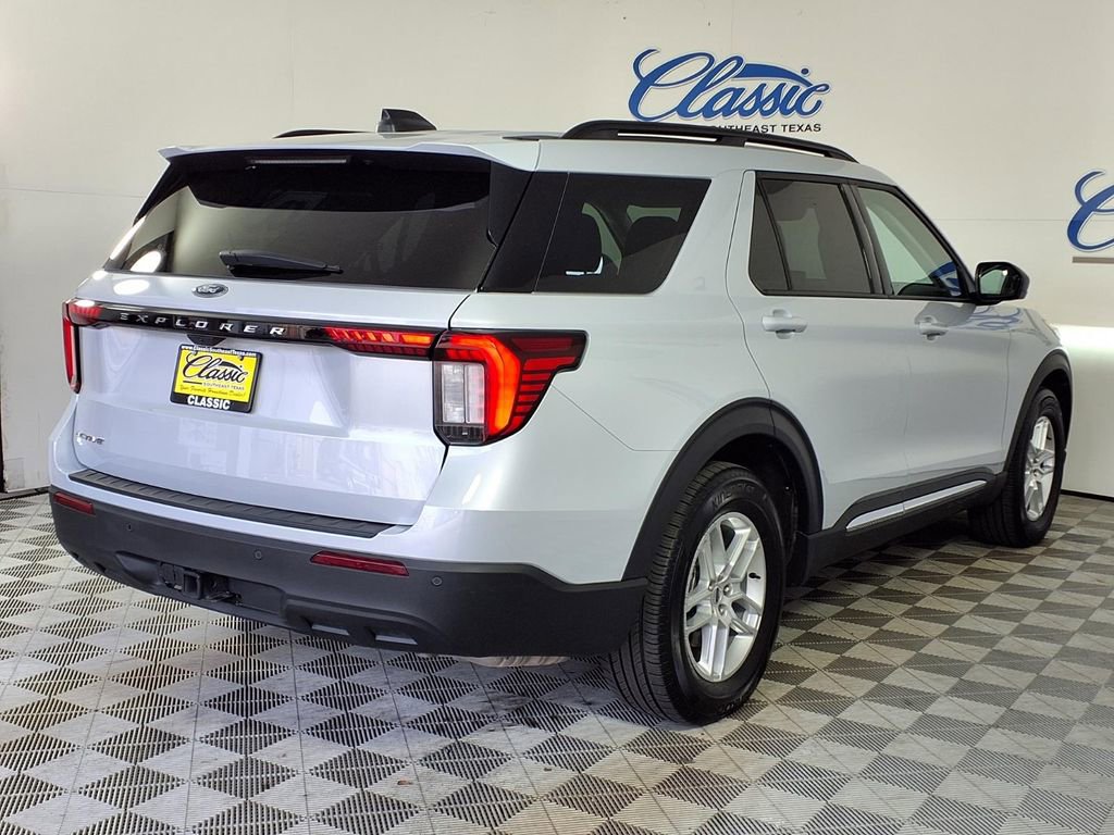 Used 2025 Ford Explorer Active image 4