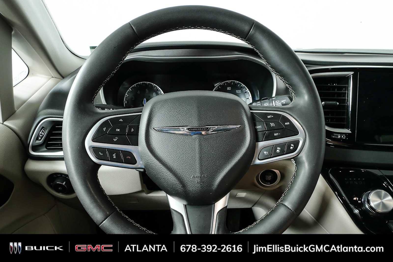 Used 2024 Chrysler Pacifica Touring-L FWD image 9