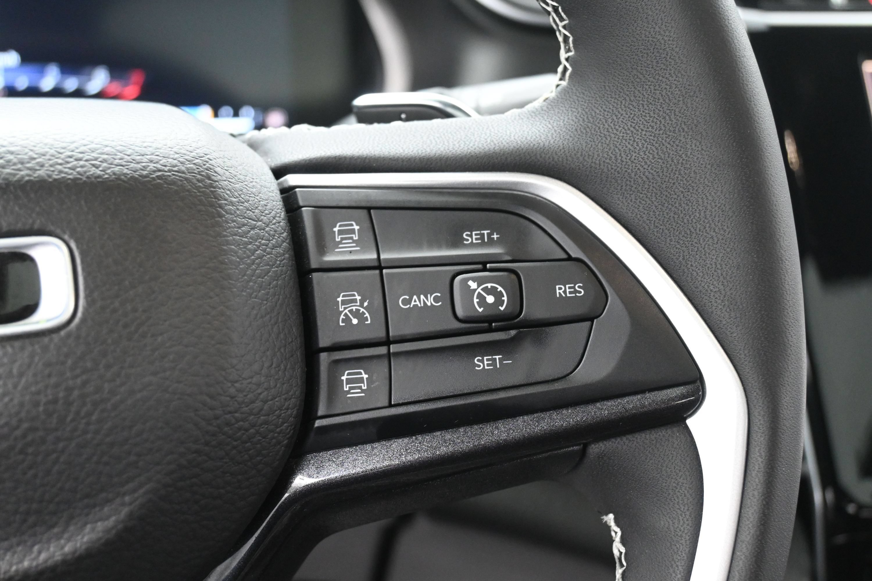 Used 2023 Jeep Grand Cherokee L Laredo AWD/4WD image 23