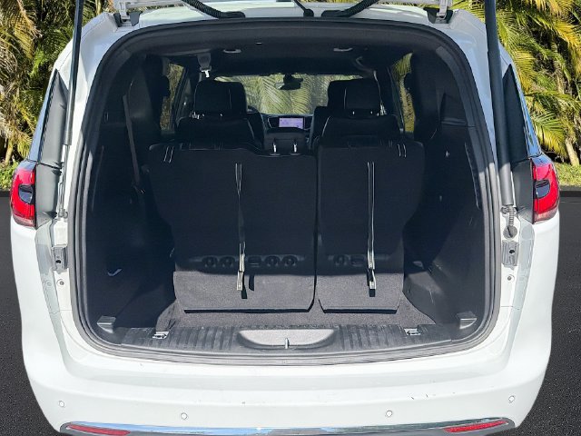 Used 2025 Chrysler Pacifica Select FWD image 27