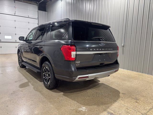 Used 2024 Ford Expedition XLT image 3