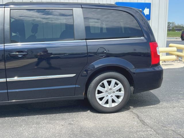 Used 2011 Chrysler Town & Country Touring-L w/ Entertainment Group #2 FWD image 20