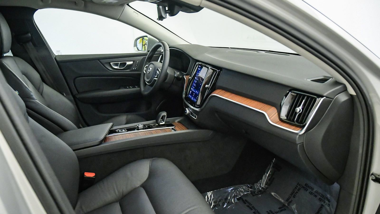 Certified 2025 Volvo V60 B5 Cross Country Plus image 16