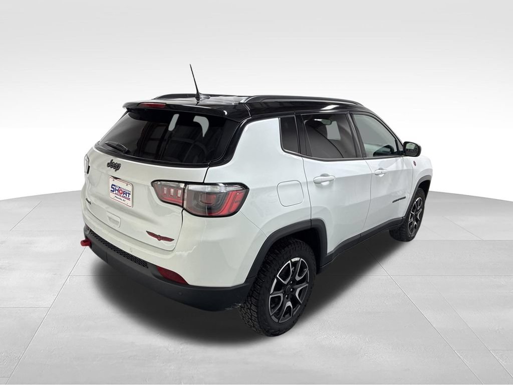 Used 2025 Jeep Compass Trailhawk AWD/4WD image 4