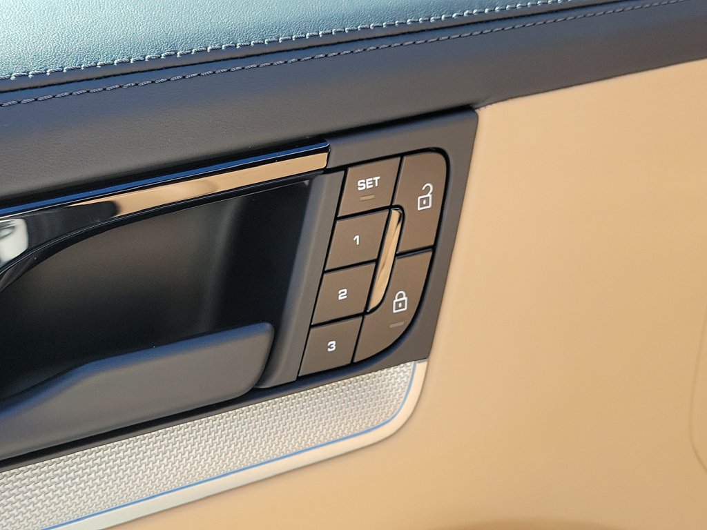 Certified 2026 Porsche Cayenne Coupe AWD/4WD image 25