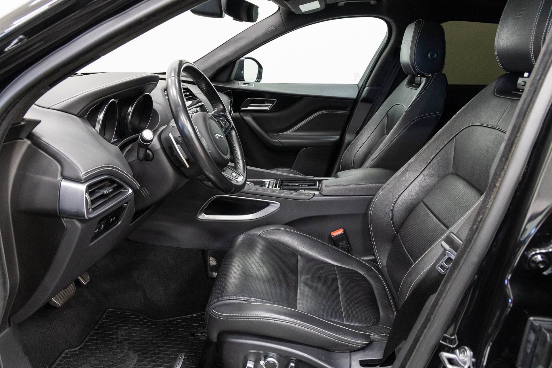 Used 2020 Jaguar F-PACE S AWD/4WD image 7