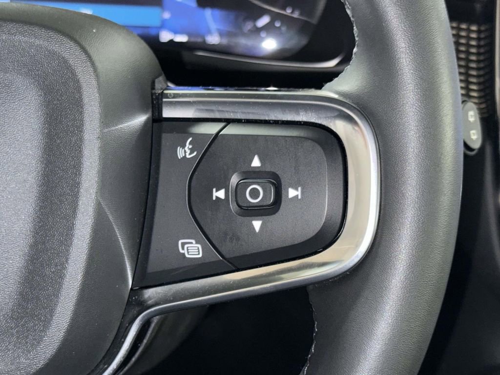 Used 2023 Volvo XC40 B5 Plus w/ Climate Package image 30