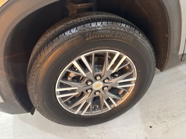 Used 2025 Chevrolet Traverse LT image 42