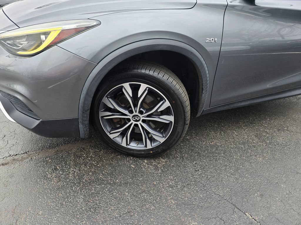 Used 2018 INFINITI QX30 Premium w/ Cargo Package image 2