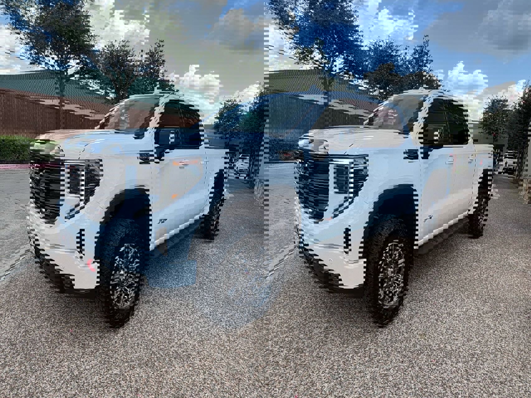 Used 2024 GMC Sierra 1500 AT4 w/ AT4 Premium Package image 13