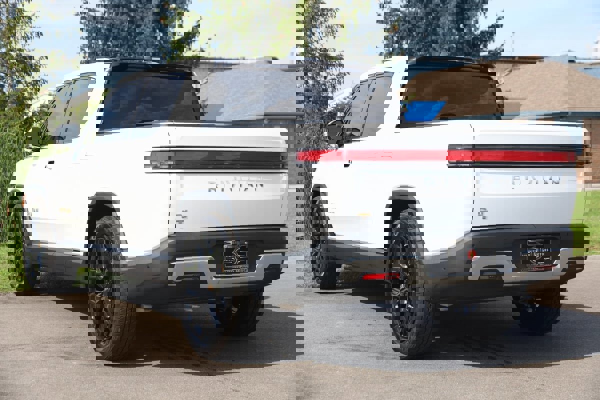 Used 2022 Rivian R1T Adventure image 4