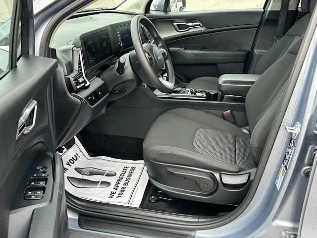 Used 2025 Kia Sportage LX FWD image 13
