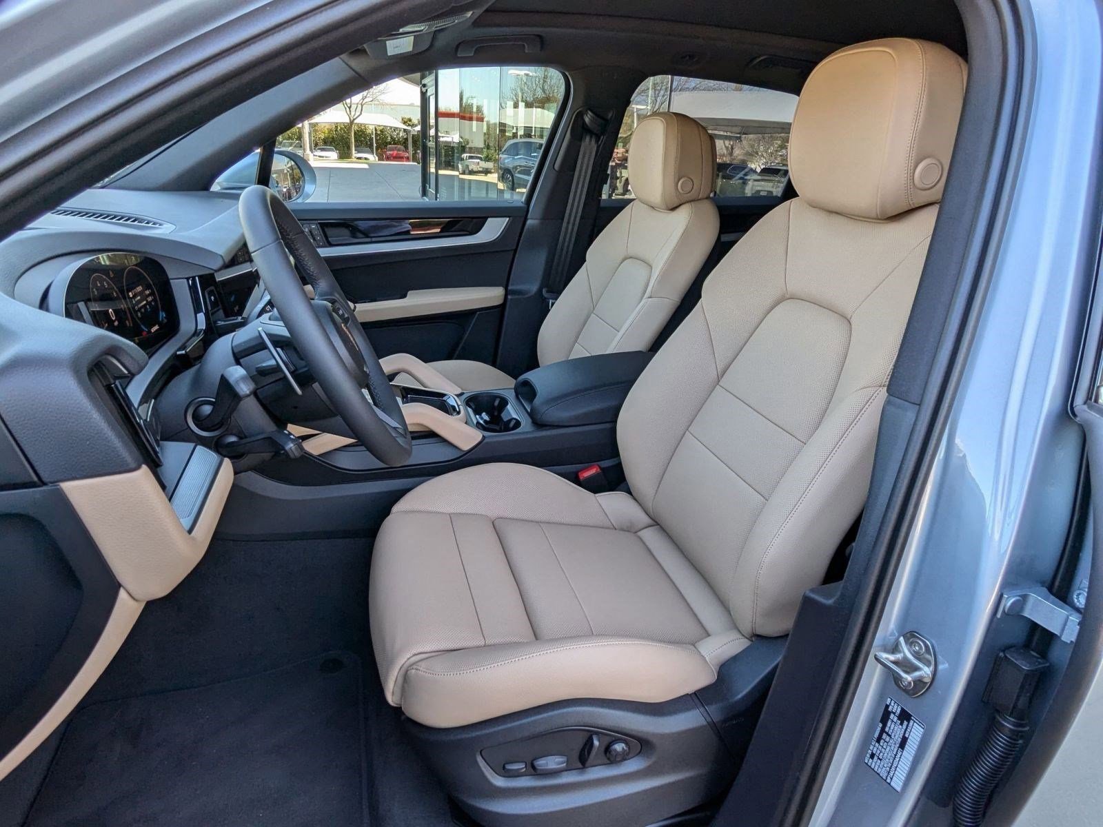 Certified 2025 Porsche Cayenne image 5