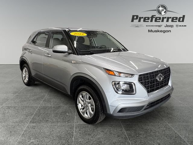 Used 2022 Hyundai Venue SE FWD image 1