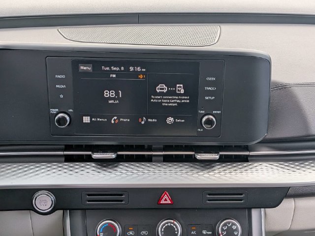 Used 2024 Kia Carnival LX FWD image 18