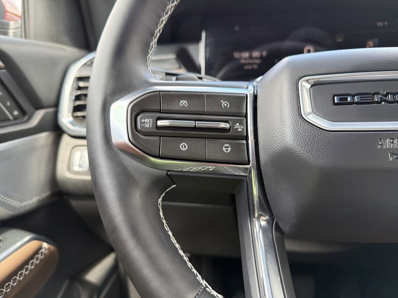 Used 2026 GMC Acadia Denali Ultimate FWD image 30