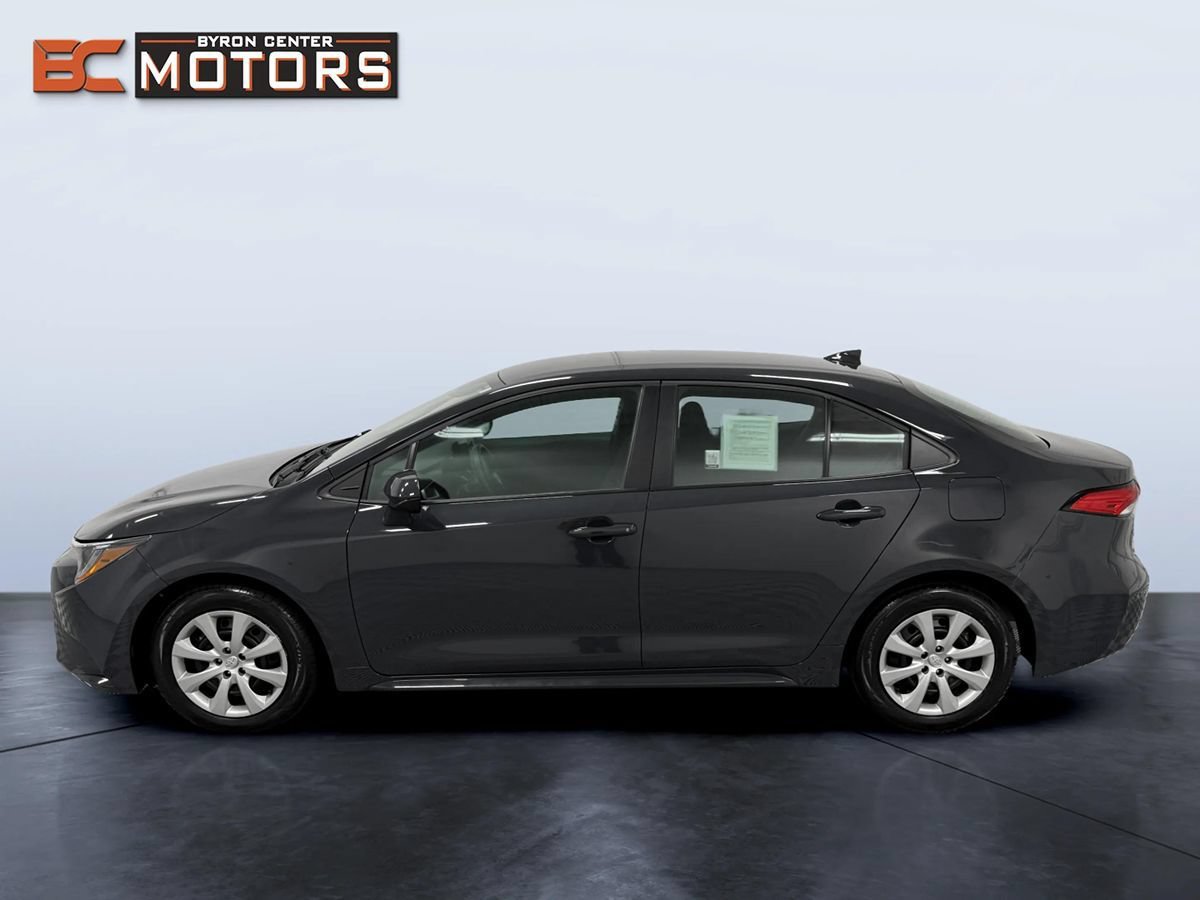Used 2025 Toyota Corolla LE FWD image 3