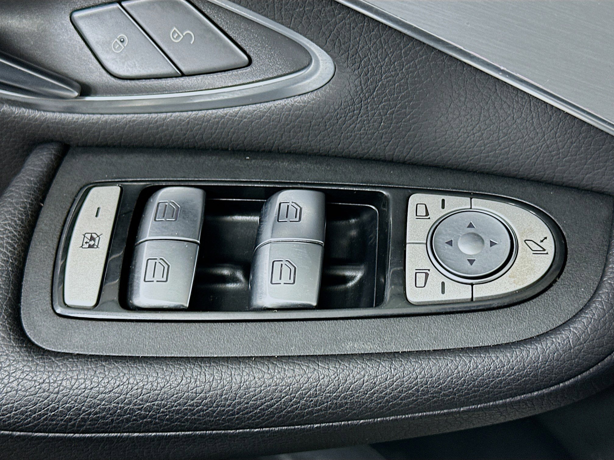 Used 2022 Mercedes-Benz GLC 300 4MATIC w/ Premium Package Lite image 15