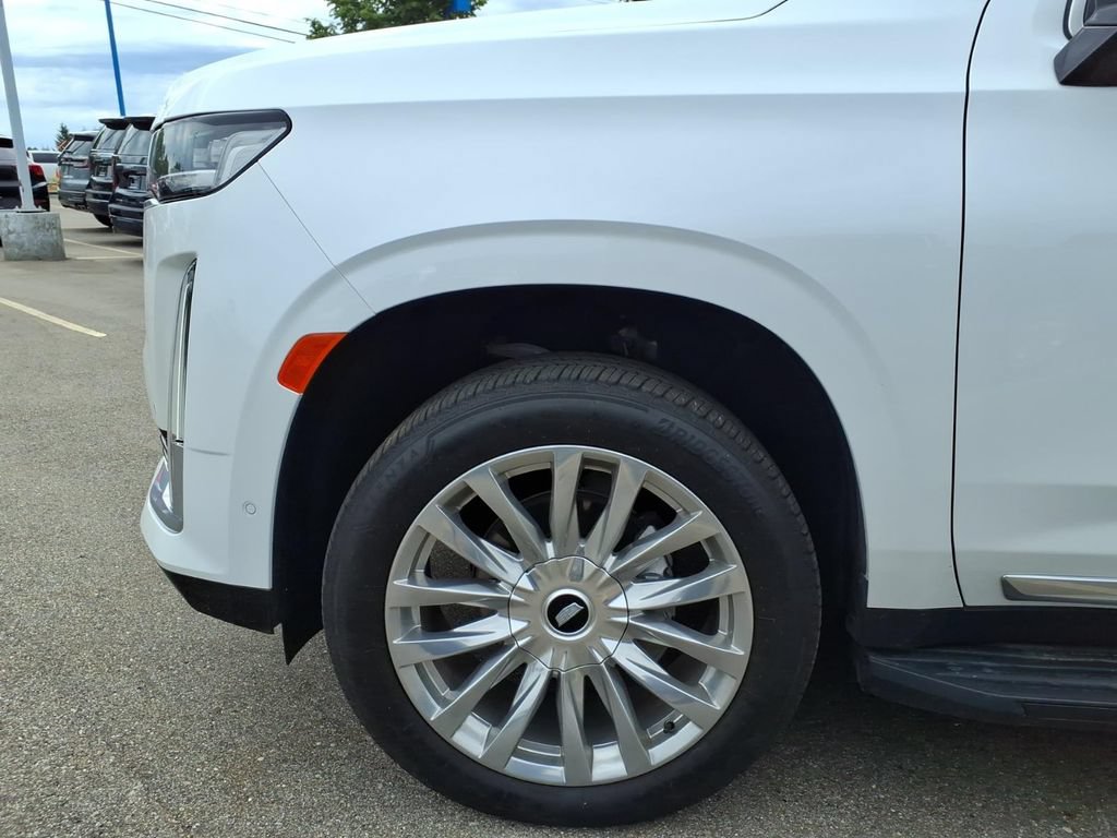 Used 2023 Cadillac Escalade Premium Luxury w/ LPO, Floor Liner Package AWD/4WD image 26