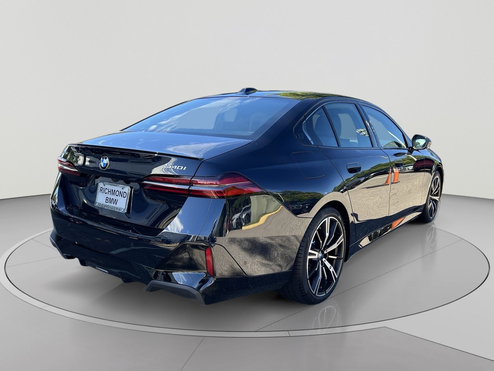Used 2027 BMW 540i xDrive w/ M Sport Package AWD/4WD image 5