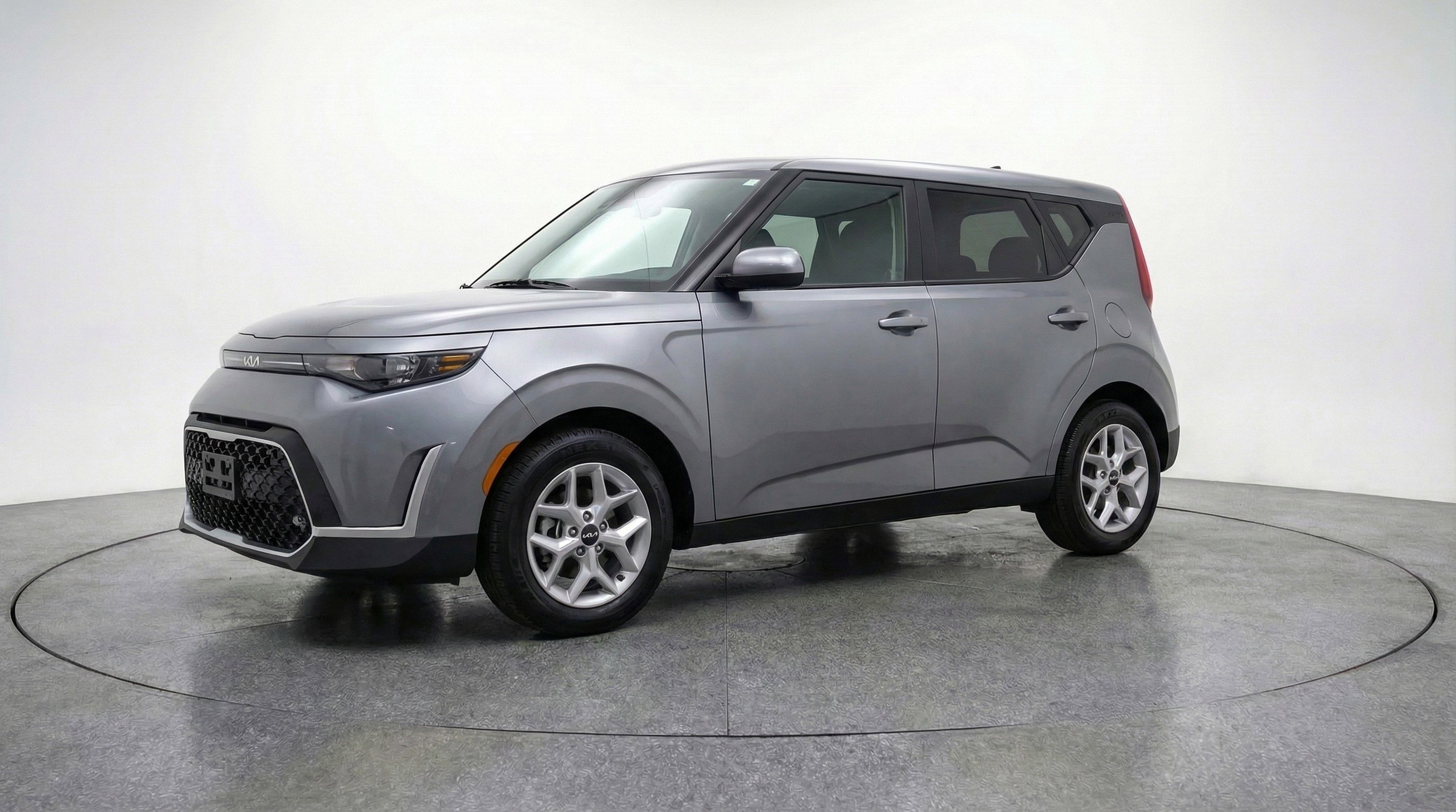 Used 2025 Kia Soul LX w/ LX Technology Package image 3