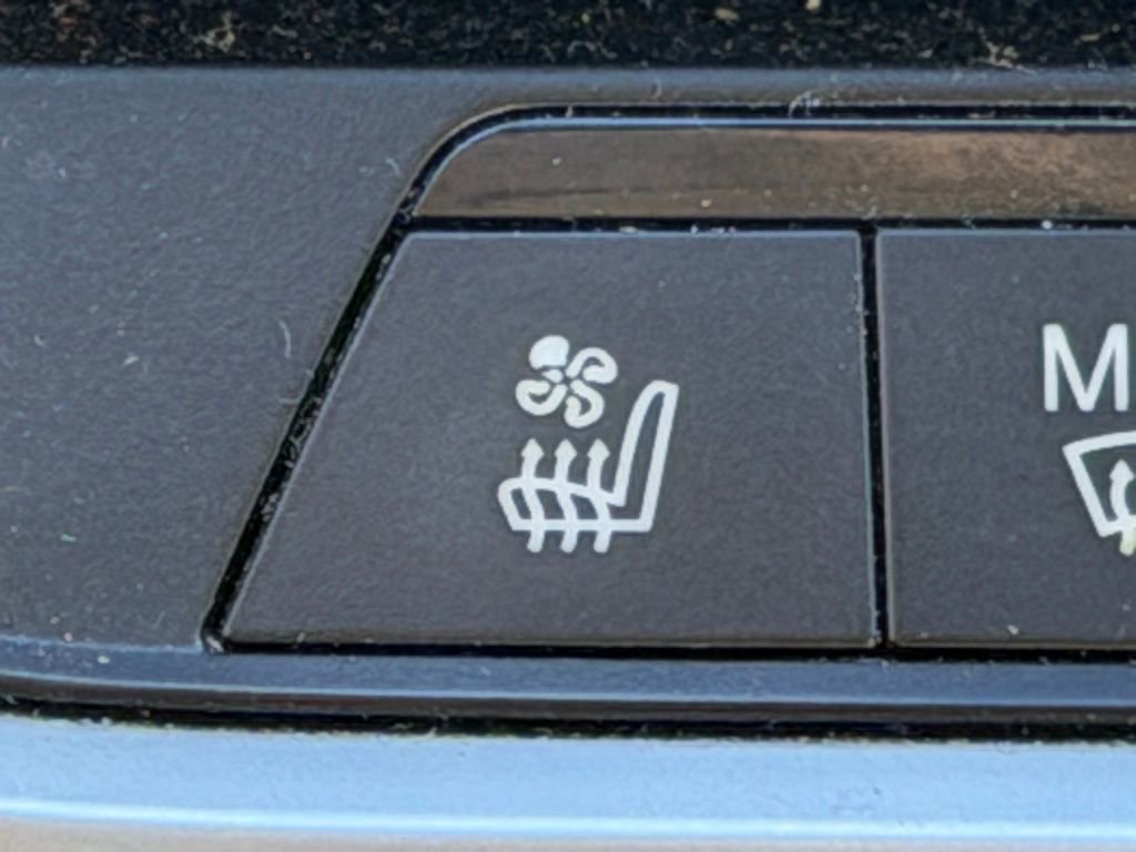 Used 2021 BMW X7 xDrive40i w/ Dynamic Handling Package image 21