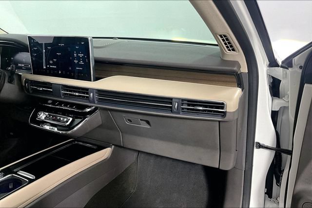 Used 2023 Lincoln Corsair Reserve FWD image 15