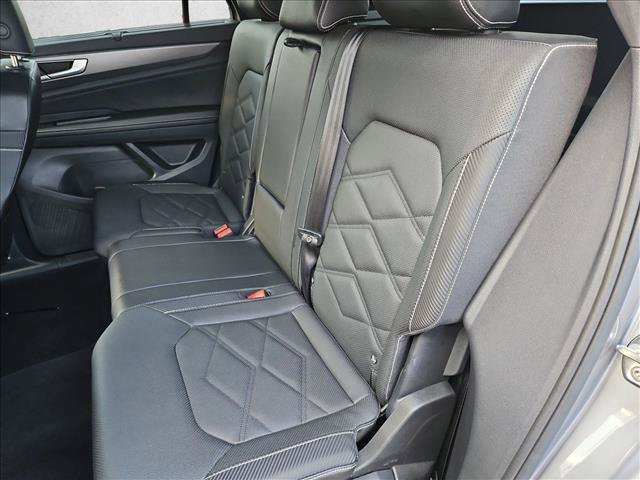 Used 2025 Volkswagen Atlas Cross Sport SE FWD image 18