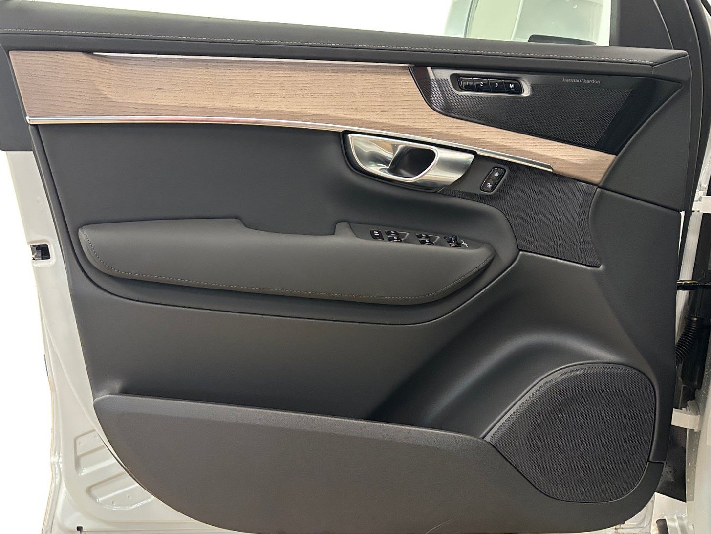 New 2026 Volvo XC90 B6 Plus w/ Protection Package AWD/4WD image 14