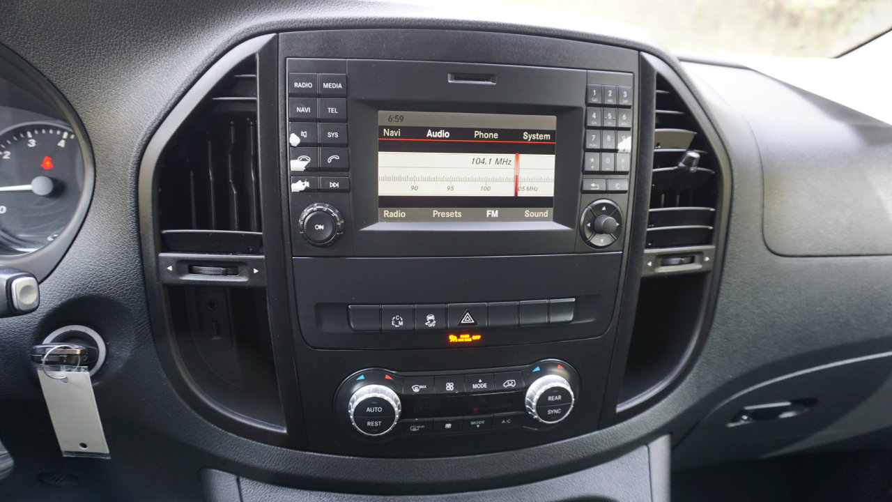 Used 2016 Mercedes-Benz Metris Passenger image 21