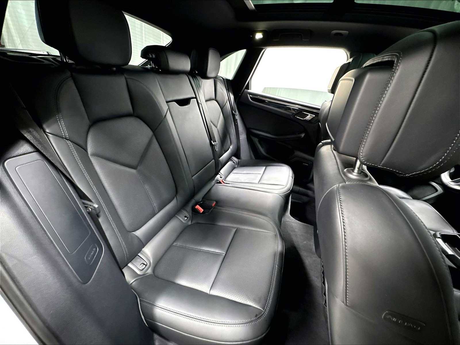 Used 2026 Porsche Macan AWD/4WD image 31