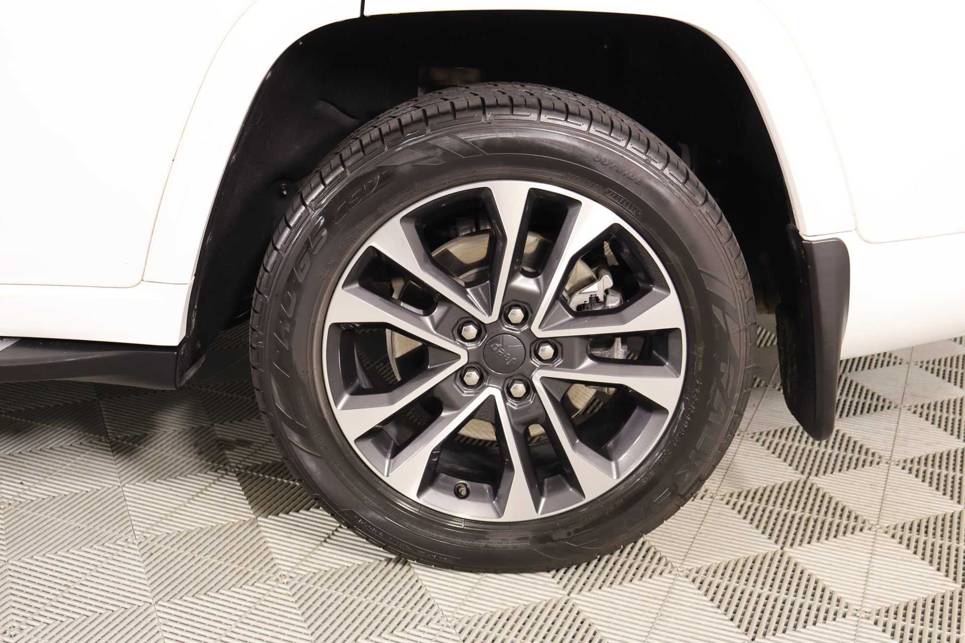 Used 2021 Jeep Grand Cherokee L Overland w/ Advanced Protech Group III image 21