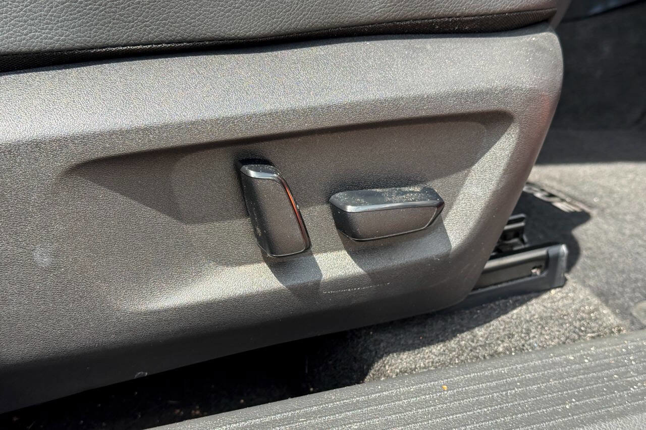 Used 2022 Nissan Rogue SL w/ SL Premium Package image 11