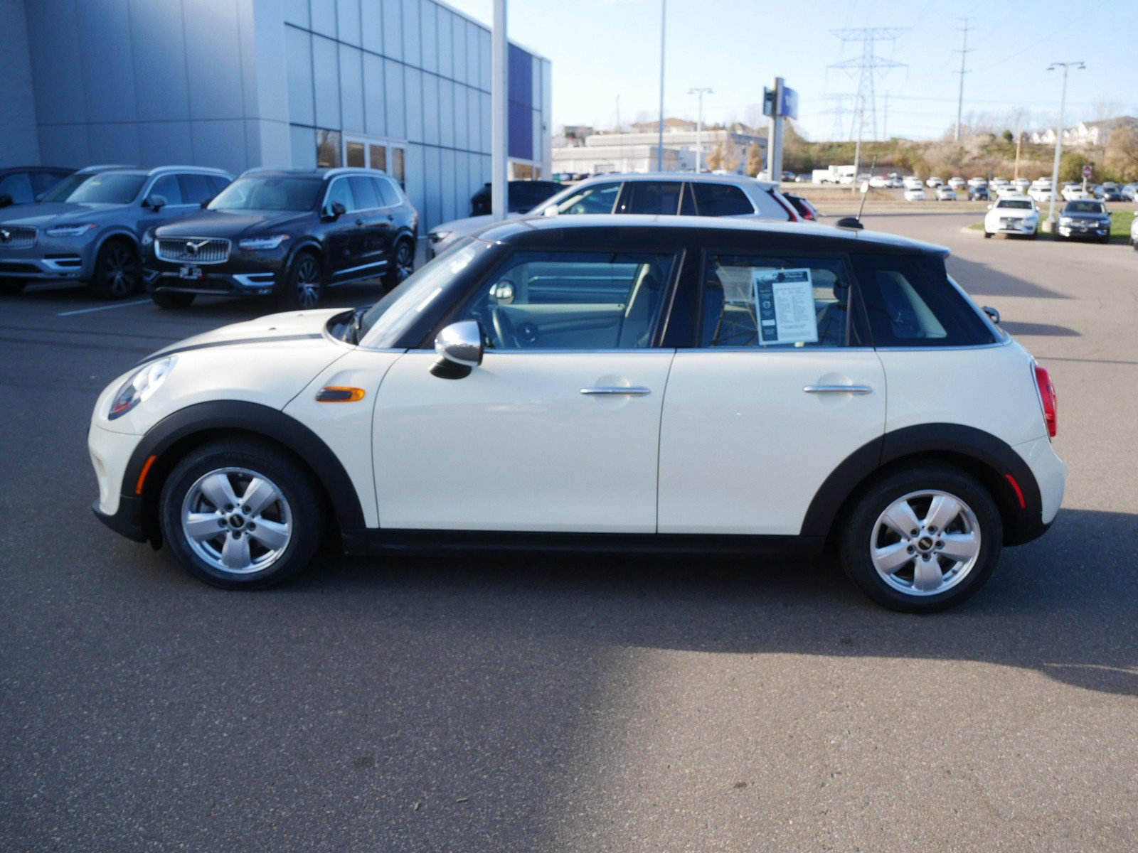 Used 2018 MINI Cooper 4-Door Hardtop image 4