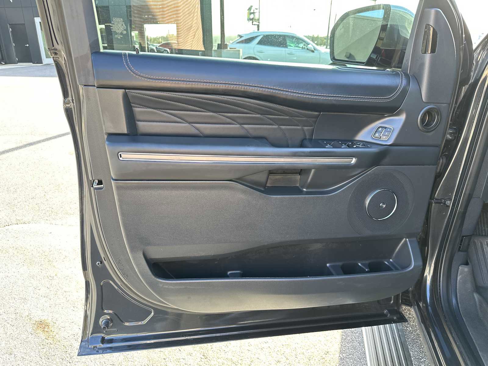 Used 2022 Ford Expedition Platinum image 14