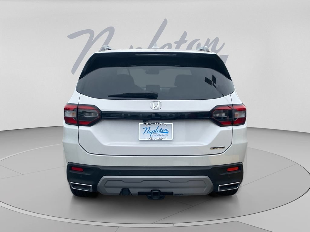 Used 2025 Honda Pilot Touring image 7