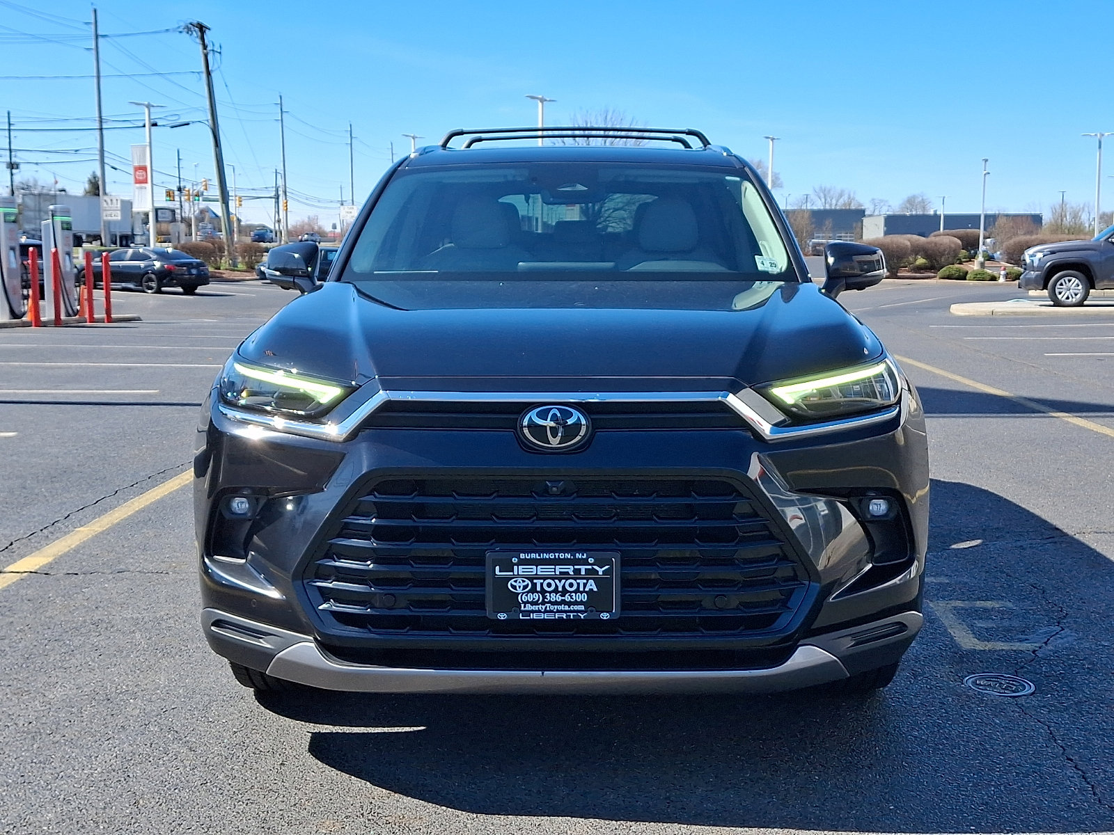 Used 2024 Toyota Grand Highlander AWD image 2