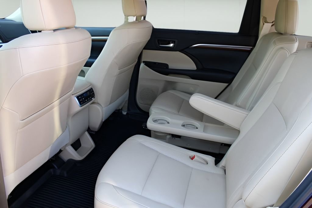 Used 2018 Toyota Highlander Limited Platinum AWD/4WD image 19