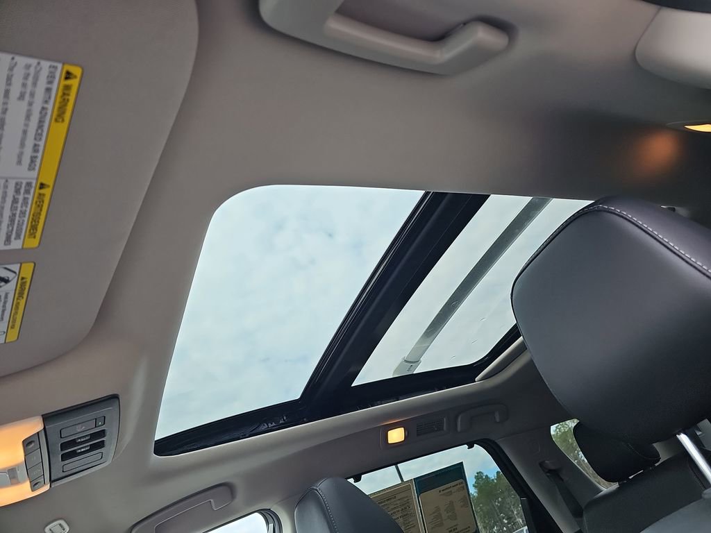 Used 2025 Nissan Pathfinder SL w/ SL Premium Package image 35