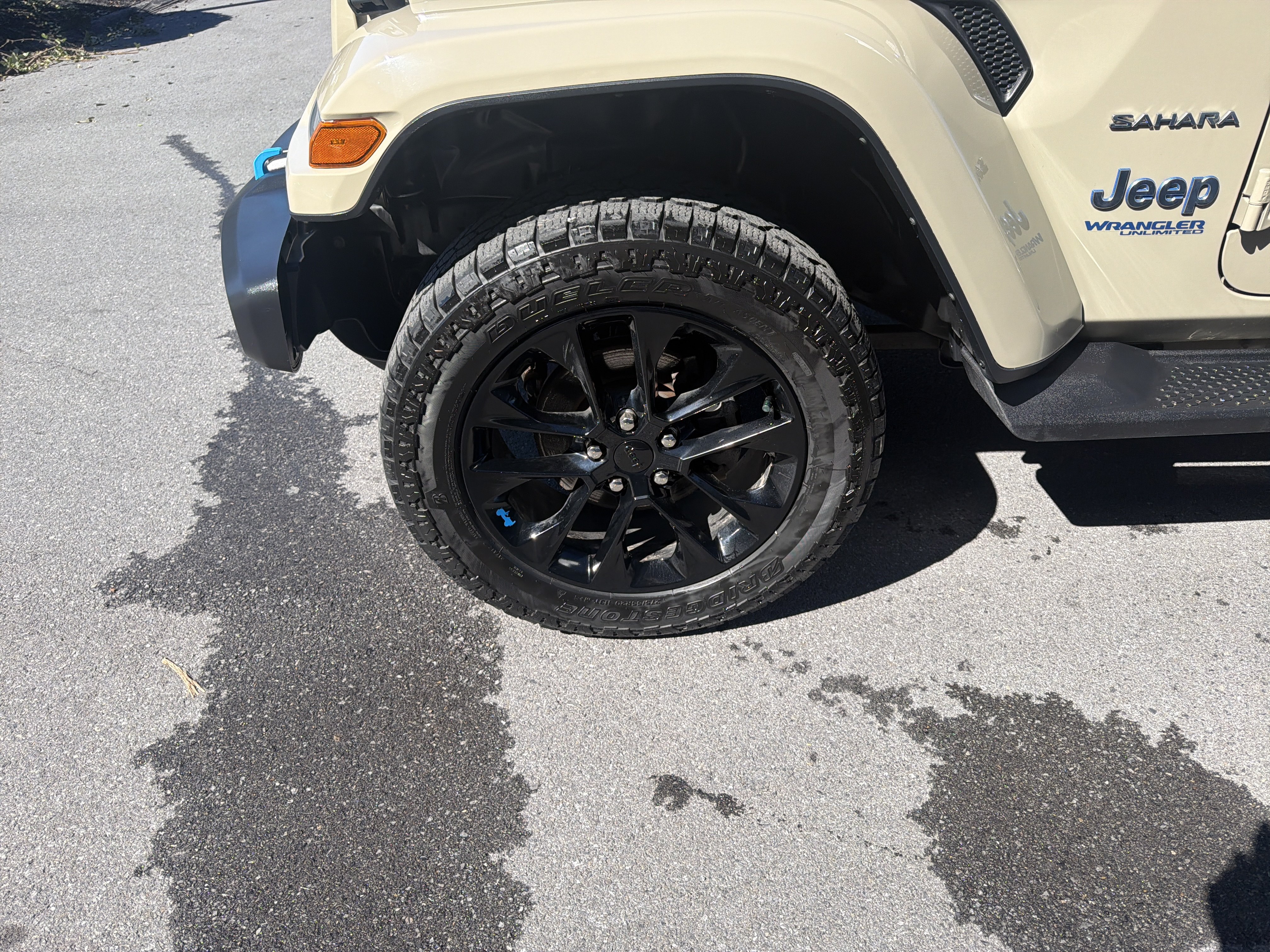 Used 2022 Jeep Wrangler Unlimited Sahara w/ Cold Weather Group AWD/4WD image 11