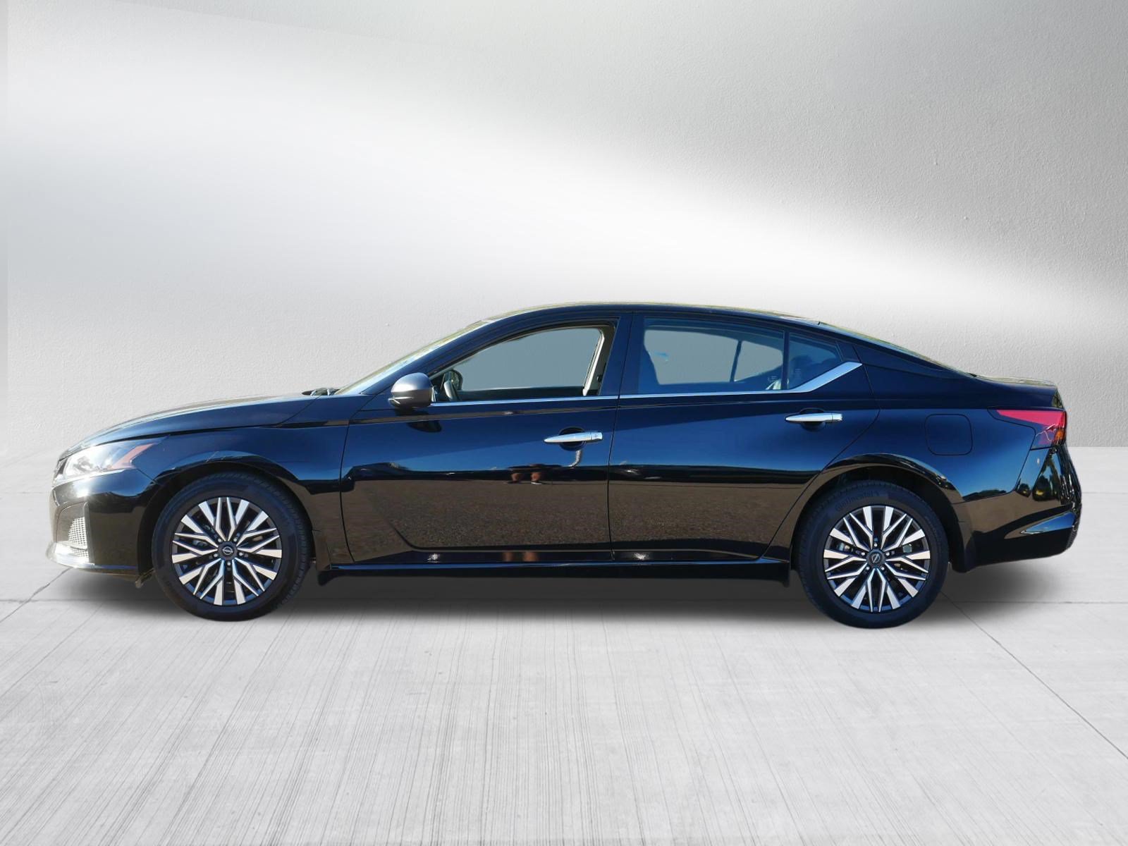 Certified 2024 Nissan Altima 2.5 SV AWD/4WD image 4