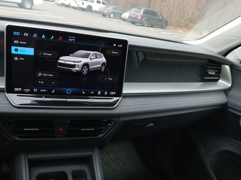 New 2025 Volkswagen Tiguan SE image 17