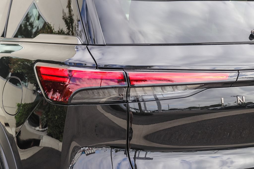 Certified 2026 INFINITI QX60 Sport w/ Dark Cargo Package AWD/4WD image 9