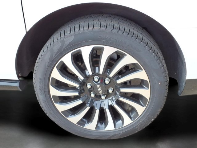Used 2024 Lincoln Navigator L Black Label AWD/4WD image 32