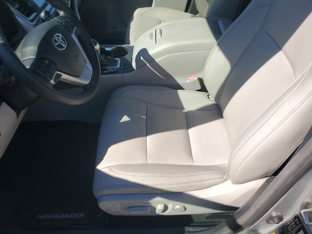 Used 2018 Toyota Highlander XLE image 18