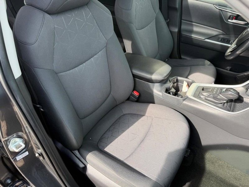 Used 2019 Toyota RAV4 XLE w/ Convenience Package image 10