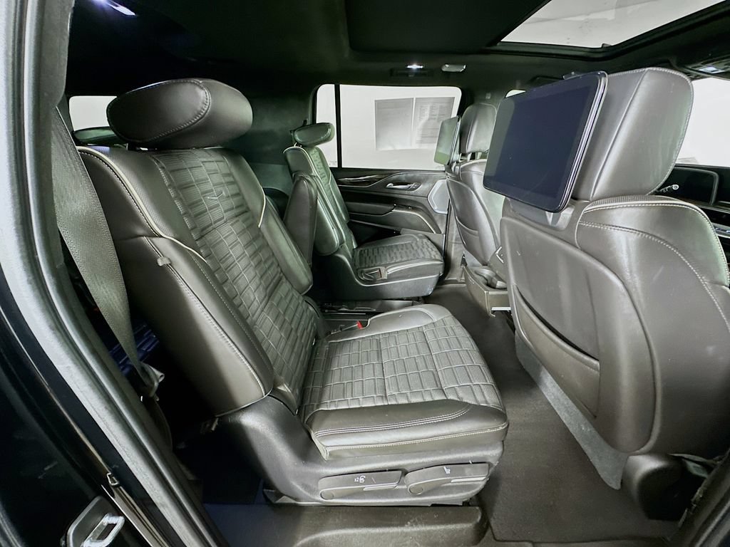 Used 2021 Cadillac Escalade ESV Premium Luxury Platinum AWD/4WD image 38