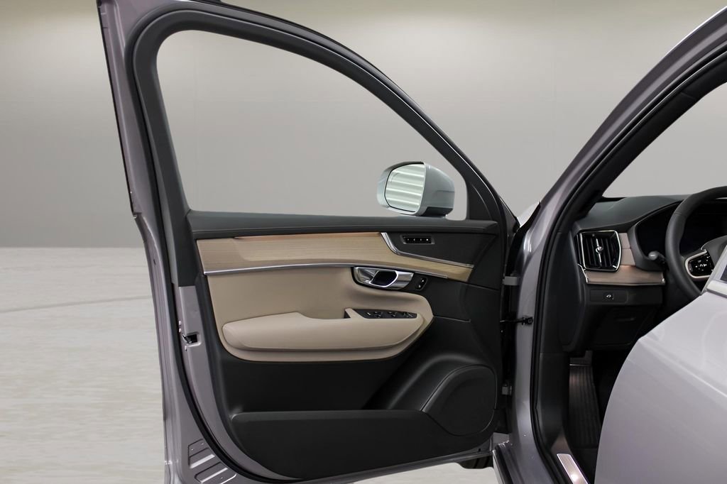 New 2026 Volvo XC90 B5 Plus w/ Protection Package Premier image 28